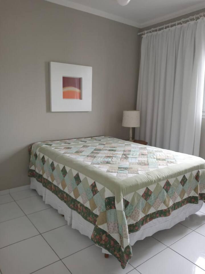 Апартаменты Apartamento completo na calçada da praia Гуаружа Экстерьер фото