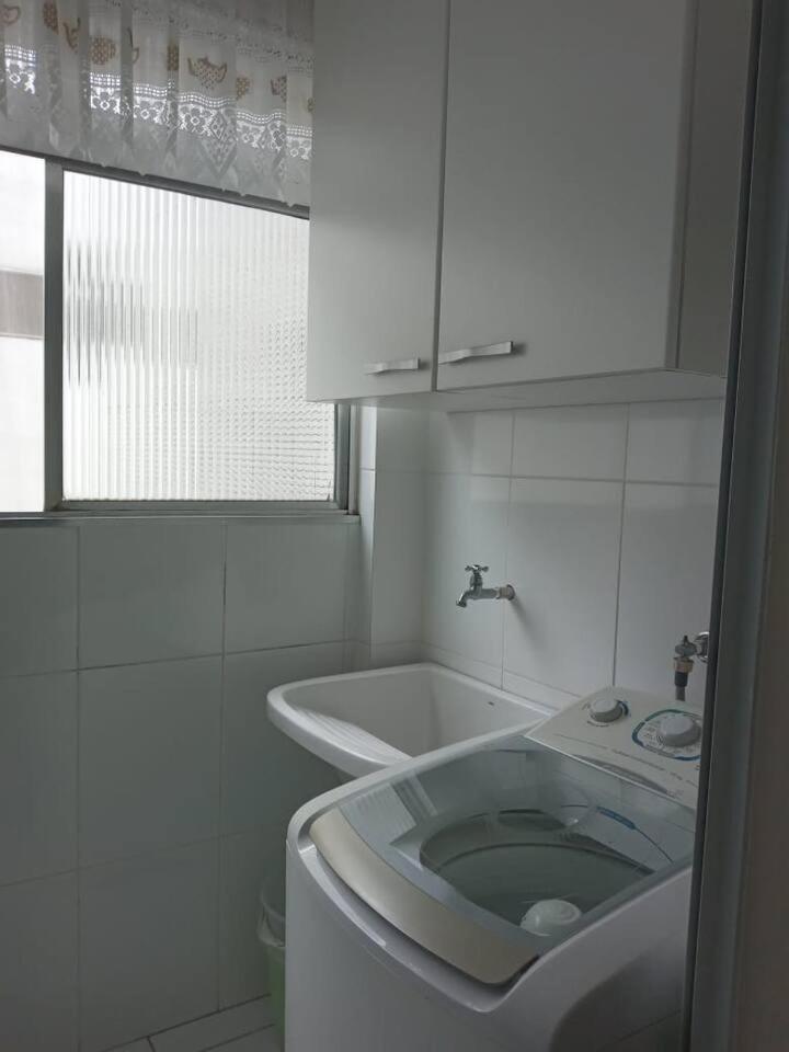 Апартаменты Apartamento completo na calçada da praia Гуаружа Экстерьер фото