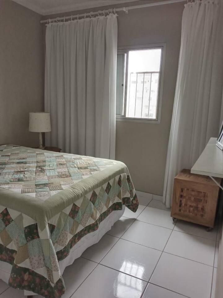 Апартаменты Apartamento completo na calçada da praia Гуаружа Экстерьер фото