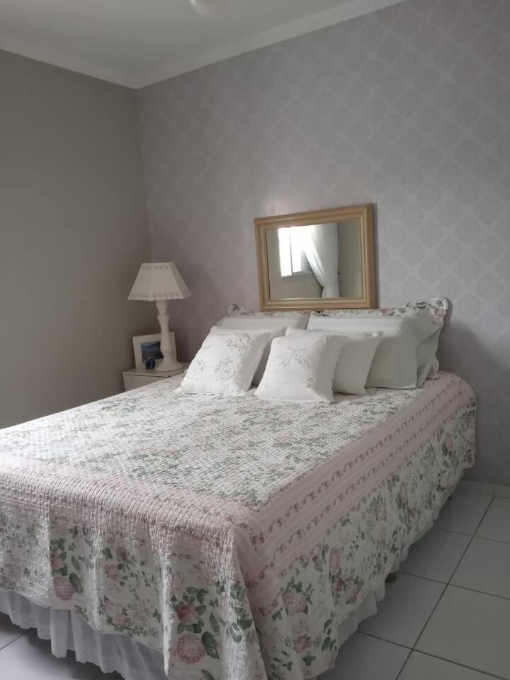 Апартаменты Apartamento completo na calçada da praia Гуаружа Экстерьер фото