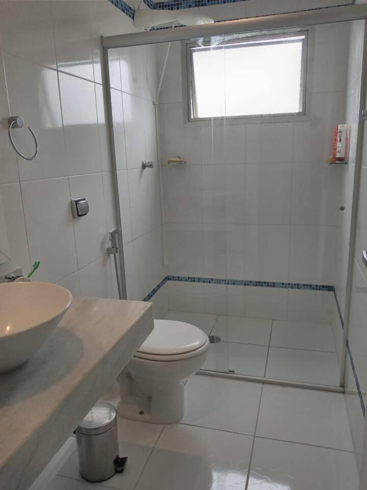 Апартаменты Apartamento completo na calçada da praia Гуаружа Экстерьер фото