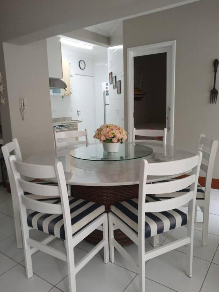 Апартаменты Apartamento completo na calçada da praia Гуаружа Экстерьер фото